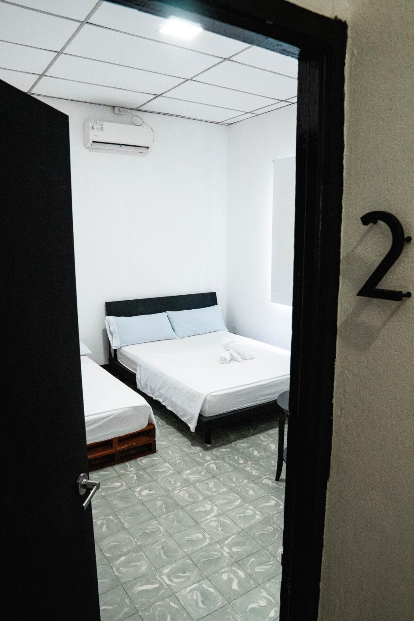 Eden'S Garden Hostel Panama City Exterior photo